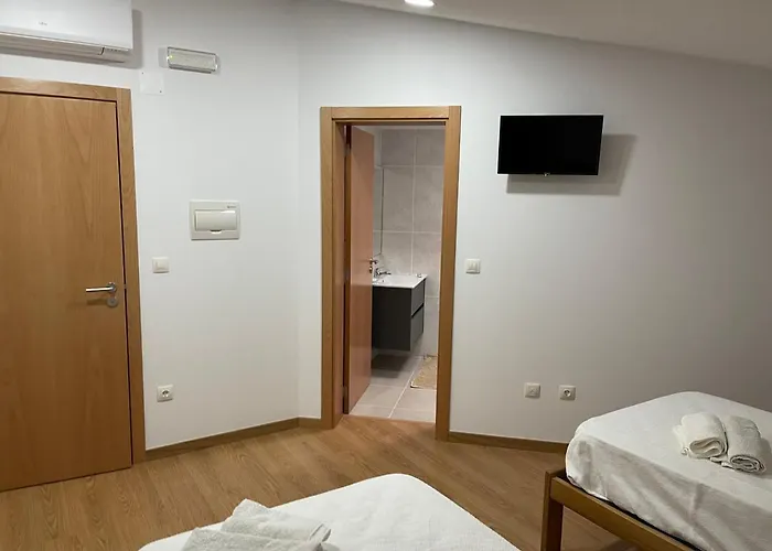 Pensjonat Kualquer Koisa Tondela